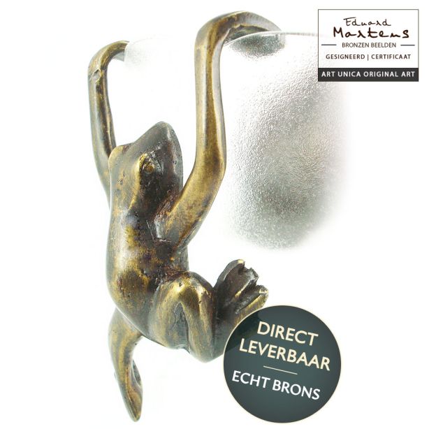 Bronzen beeldje Kikker hangend Eduard Martens