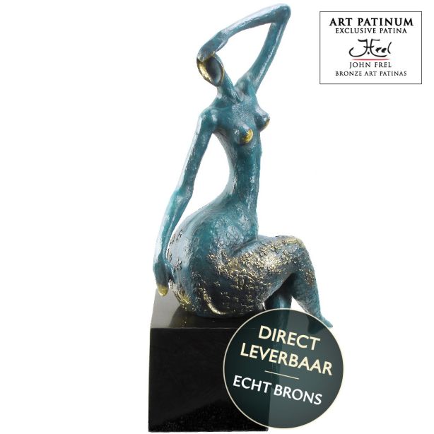 Bella beeld brons zittende vrouw op sokkel John Frel patina Art Unica