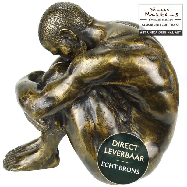 Body and Soul man naakt zittend bronzen beeld