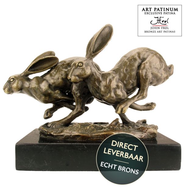 Hazen rennend bronzen beeld  twee hazen op marmeren sokkel