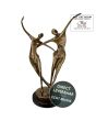 Bronzen beeld Heart Dance man en vrouw in danshouding op sokkel
