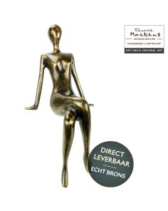 Bronzen beeldje vrouw zittend 17cm van Eduard Martens 