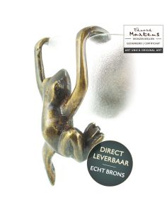 Bronzen beeldje Kikker hangend Eduard Martens