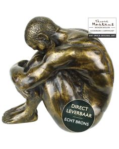 Body and Soul man naakt zittend bronzen beeld