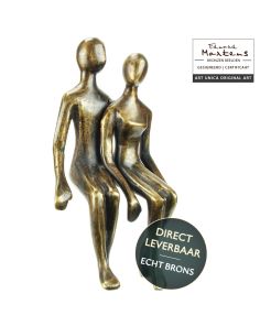 Bronzen beeldje Good Feelings man en vrouw zittend naast elkaar