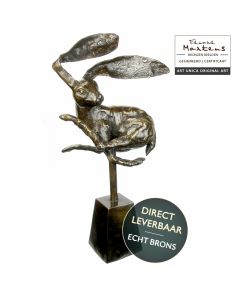 Bronzen Beeld Haas omkijkend Look at Me van Eduard Martens